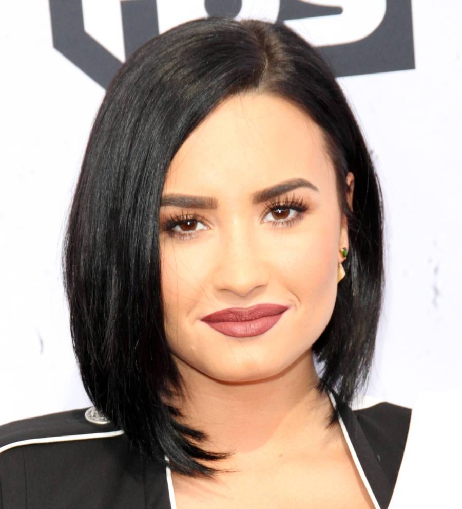 Demi Lovato slips and falls at WE Day gig