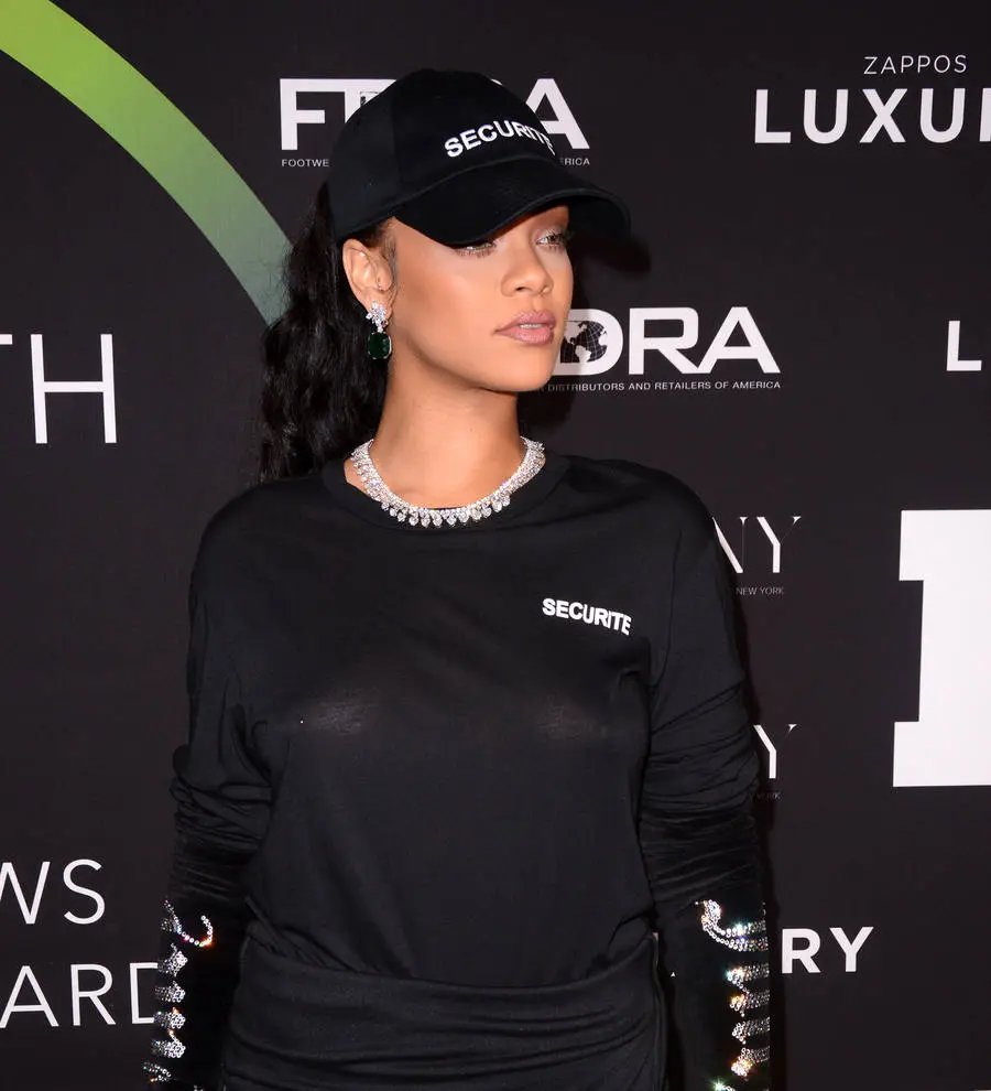 Rihanna & Calvin Harris join one billion video club