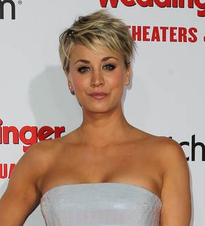 Kaley Cuoco-Sweeting jokes about anti-feminism comments at People's Choice Awards