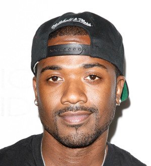 Ray J treasures Houston phone snap