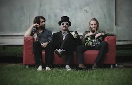 PLAYLIST PICKS: i am Love