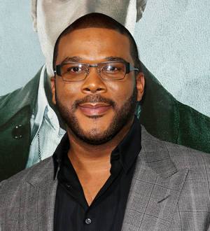 Tyler Perry donates 0,000 to help young students