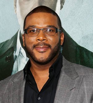 Tyler Perry donates 0,000 to help young students
