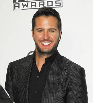 Luke Bryan recovering from minor elbow surgery