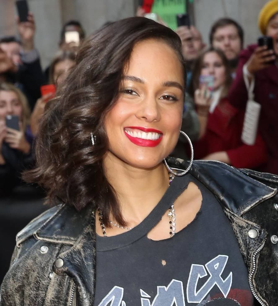 Alicia Keys adds girl power to management