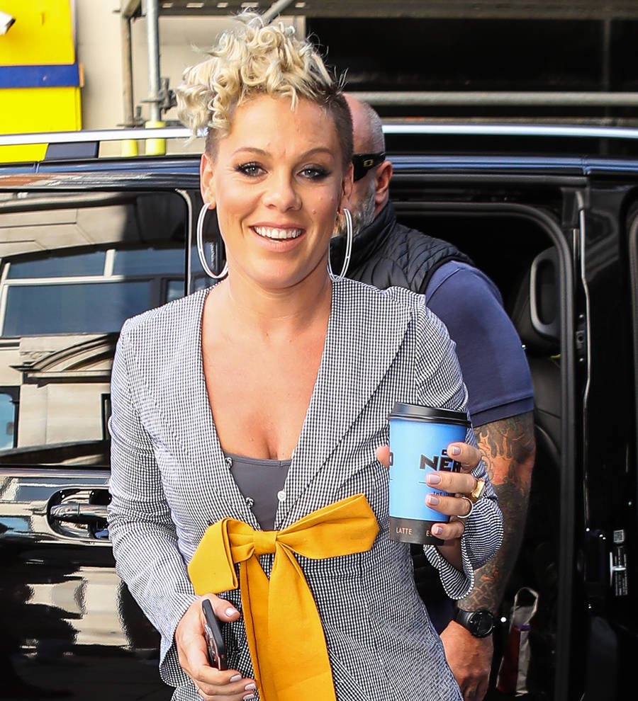 Pink ends feud with Christina Aguilera