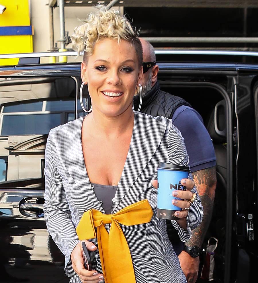 Pink ends feud with Christina Aguilera