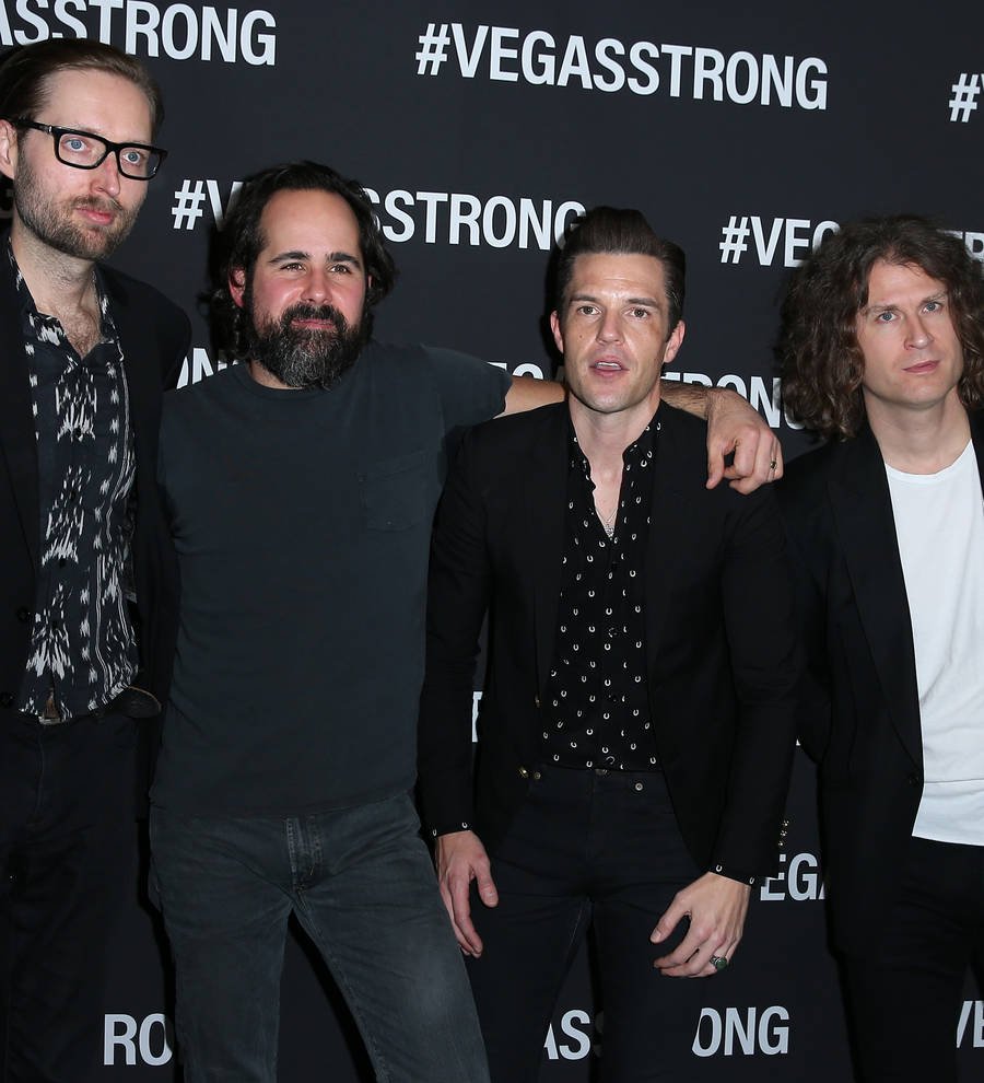 The Killers honor absent Morrissey at Los Angeles show