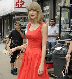 Taylor Swift cooks with culinary idol Ina Garten