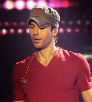 Enrique Iglesias leads 2015 Premios Lo Nuestro