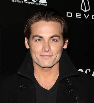 Kevin Zegers to wed