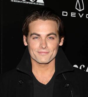 Kevin Zegers to wed
