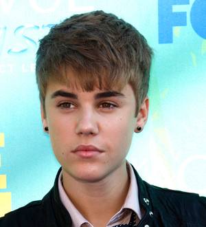 Bieber's bling prank on Mistletoe shoot