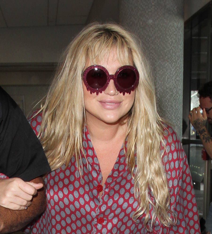 Emotional Kesha thanks fans for standing by her