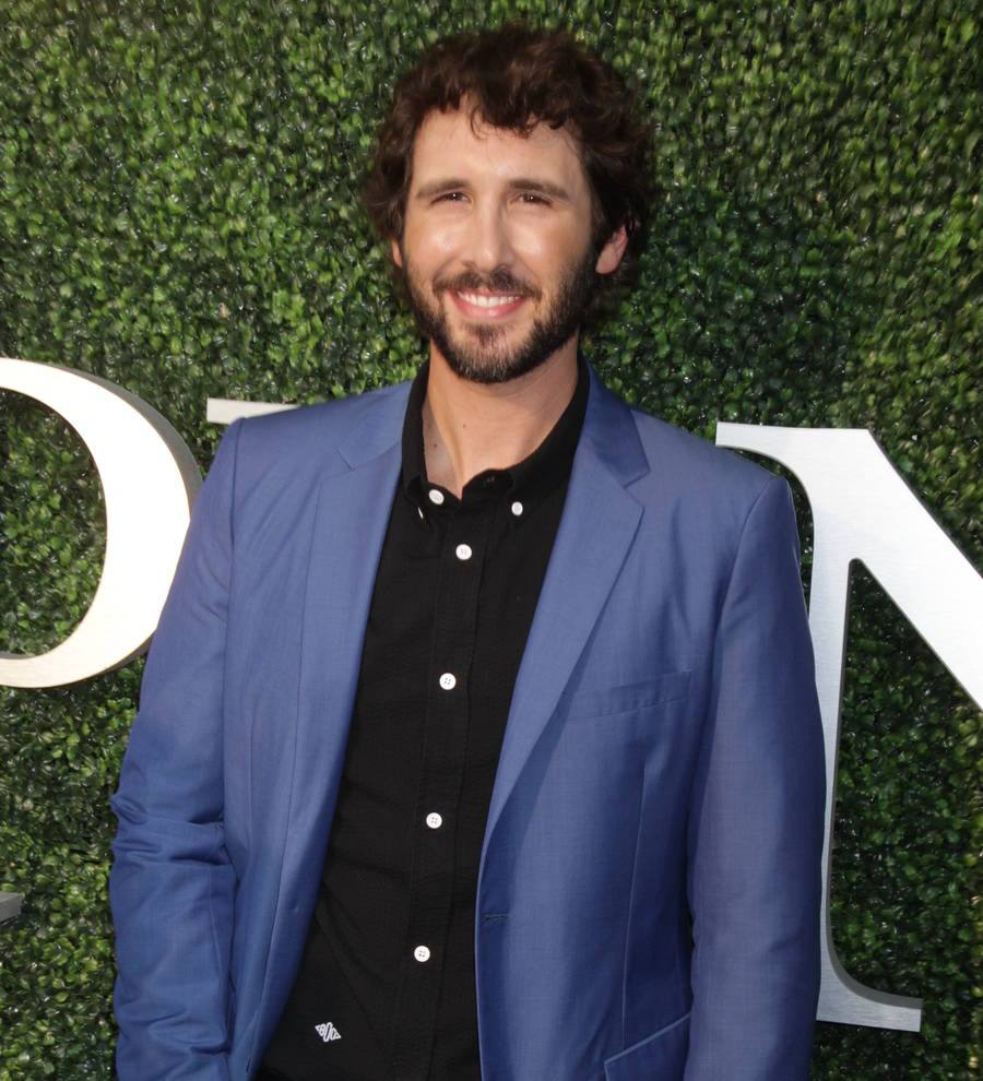 Josh Groban to play Miss Piggy's new man