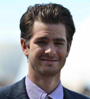 Andrew Garfield helps autistic children surf