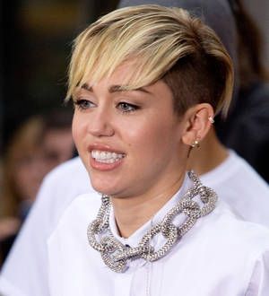 Miley Cyrus to remain in hospital and miss second show