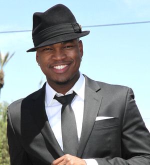 Ne-Yo brings Christmas gifts to Florida foster home kids