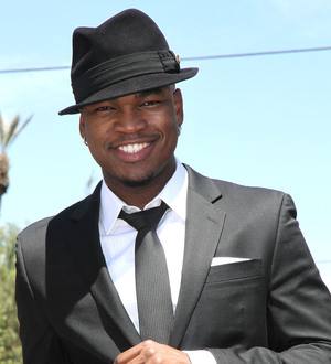 Ne-Yo brings Christmas gifts to Florida foster home kids