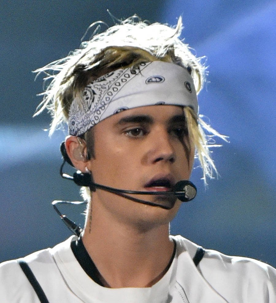 Shawn Mendes ends Justin Bieber's six year Best Male streak at MTV EMAs