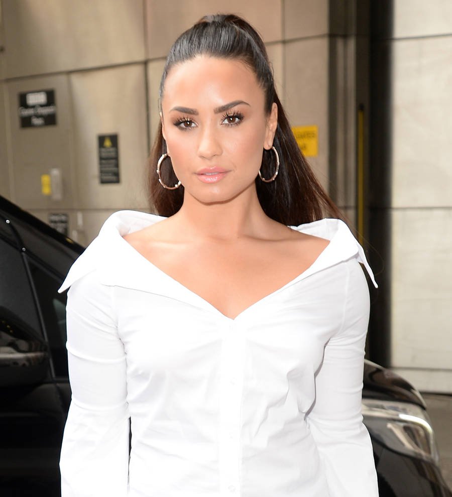 Demi Lovato battles voice problems at New York album launch
