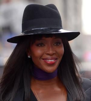 Naomi Campbell struggling to quit smoking