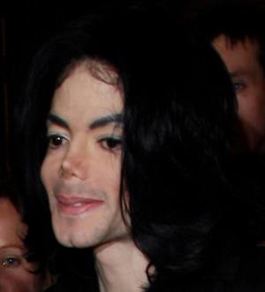 Michael Jackson's glove sells for,000
