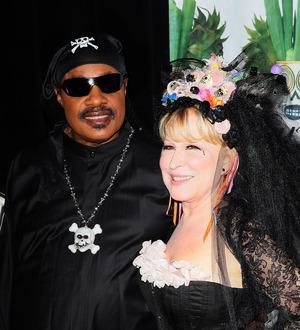 Midler's charity Halloween party draws star-studded crowd