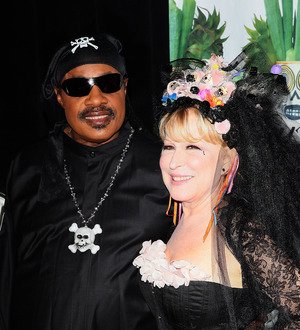 Midler's charity Halloween party draws star-studded crowd