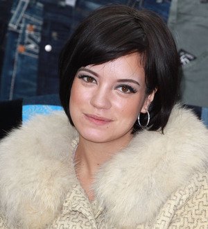 Lily Allen worries for unborn baby