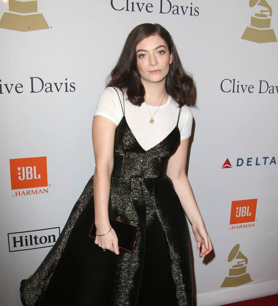 Lorde triumphs over technical problems at Bonnaroo gig