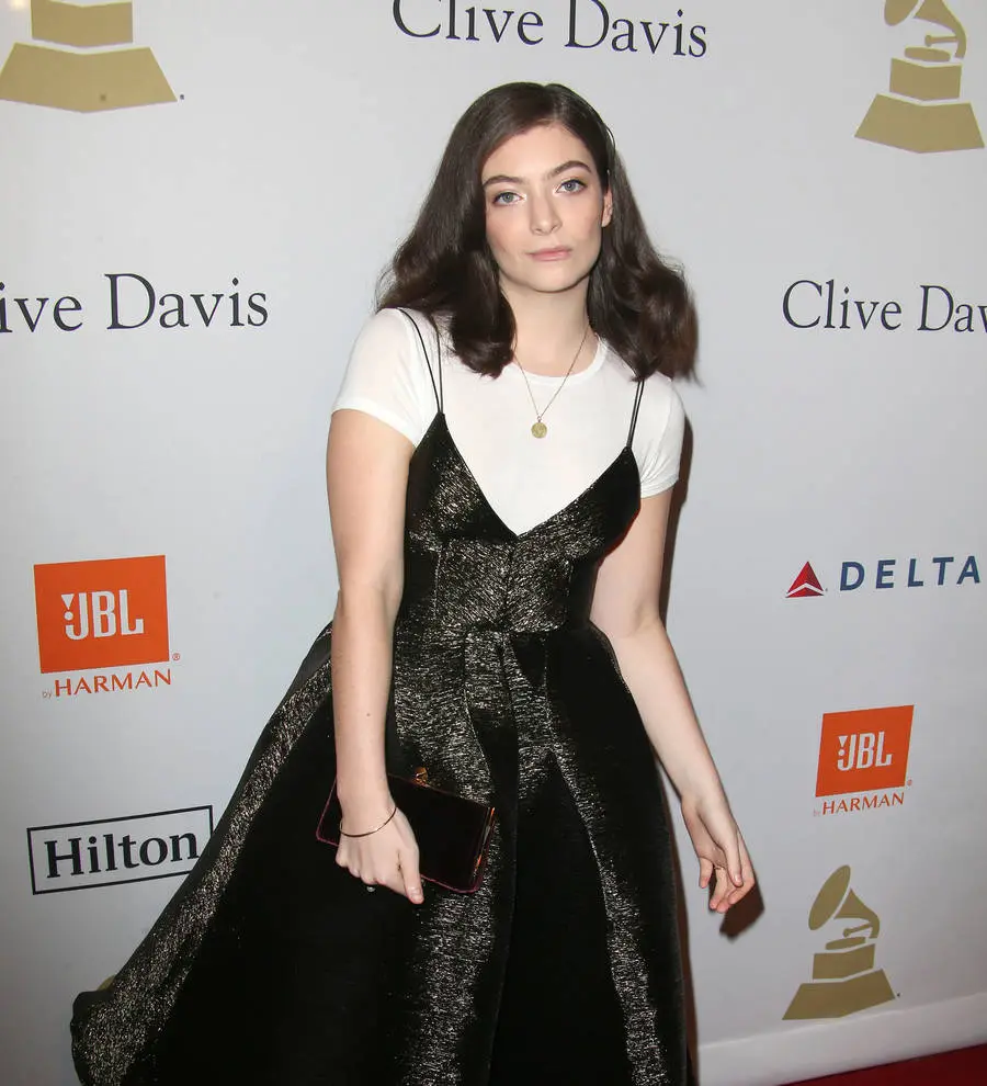 Lorde triumphs over technical problems at Bonnaroo gig