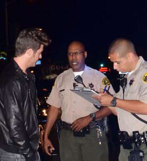 Robin Thicke gets lift from police after car shunt