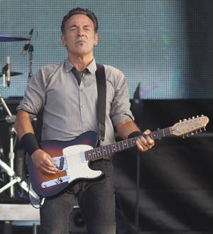 Bruce Springsteen pays tribute to pal Seeger onstage in South Africa