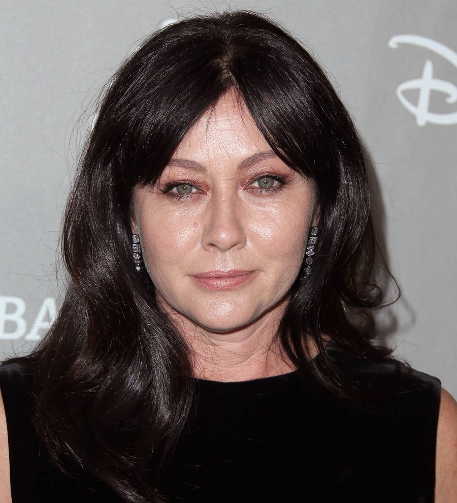 Shannen Doherty tears up during candid cancer chat