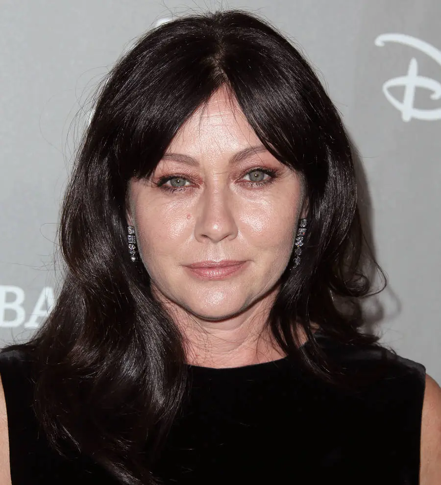 Shannen Doherty tears up during candid cancer chat