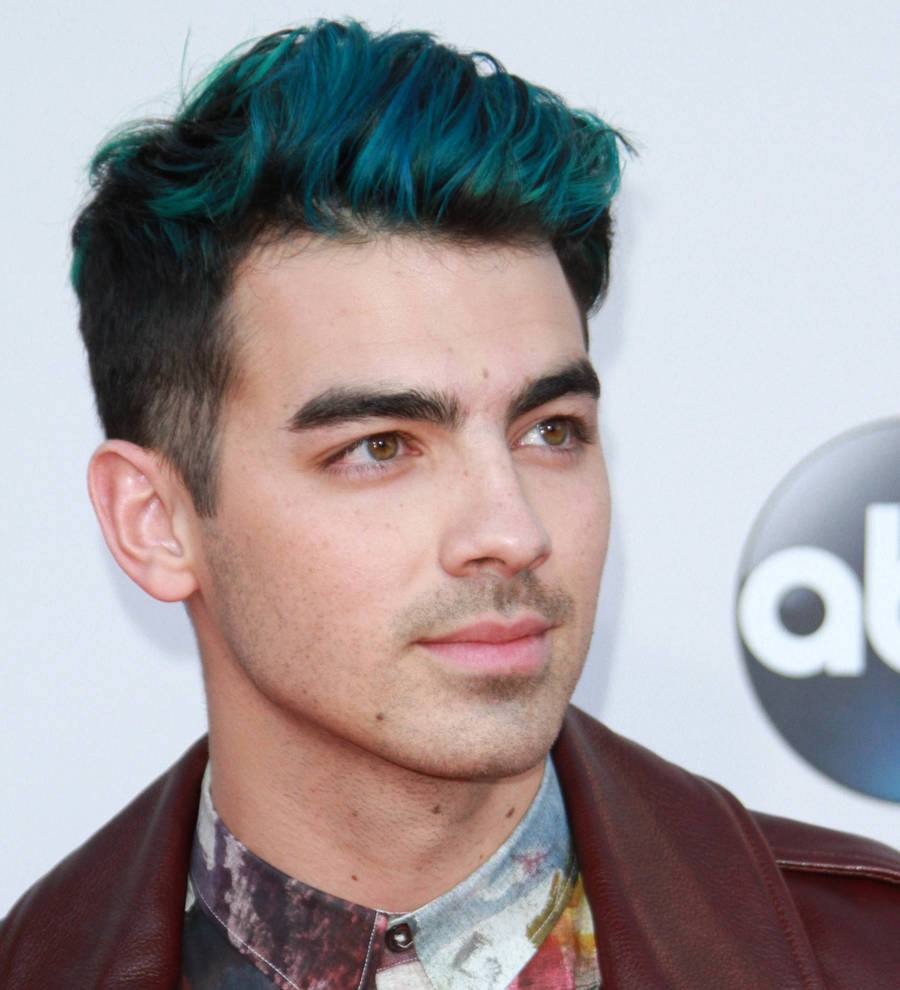 Joe Jonas laughs off blue hair gossip