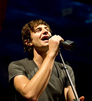Gotye keeps Carly Rae Jepsen from the top of the pop charts