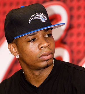 Plies attacked onstage by angry fan