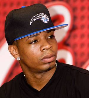 Plies attacked onstage by angry fan