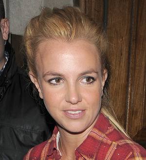 Britney Spears takes sewing lessons on tour