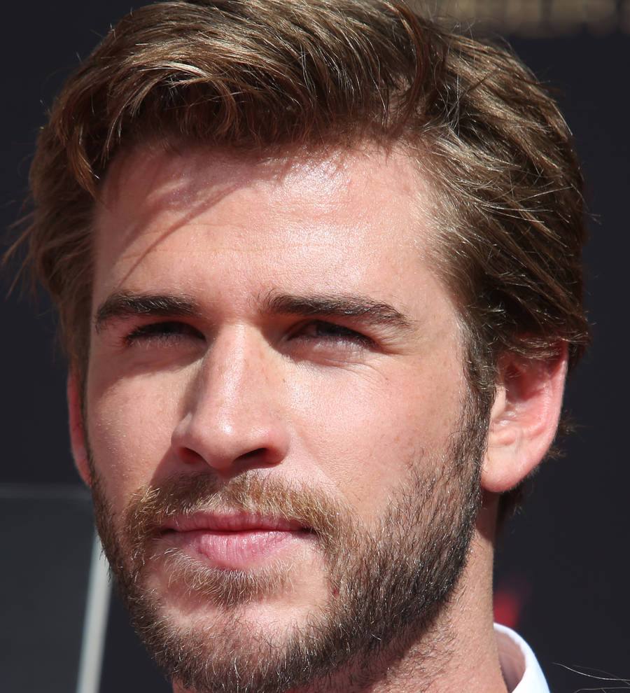 Liam Hemsworth angered by Jennifer Lawrence photo leak
