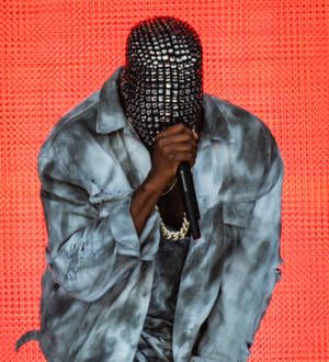 Kanye West drops DJ from tour