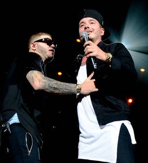 Enrique Iglesias and Pitbull thank crew members as tour wraps up