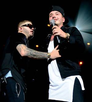 Enrique Iglesias and Pitbull thank crew members as tour wraps up
