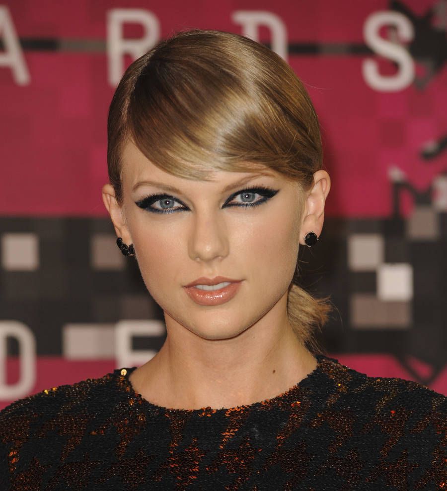 Taylor Swift faces lawsuit from radio DJ