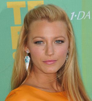 Lively & Reynolds fuel dating rumors at birthday bash
