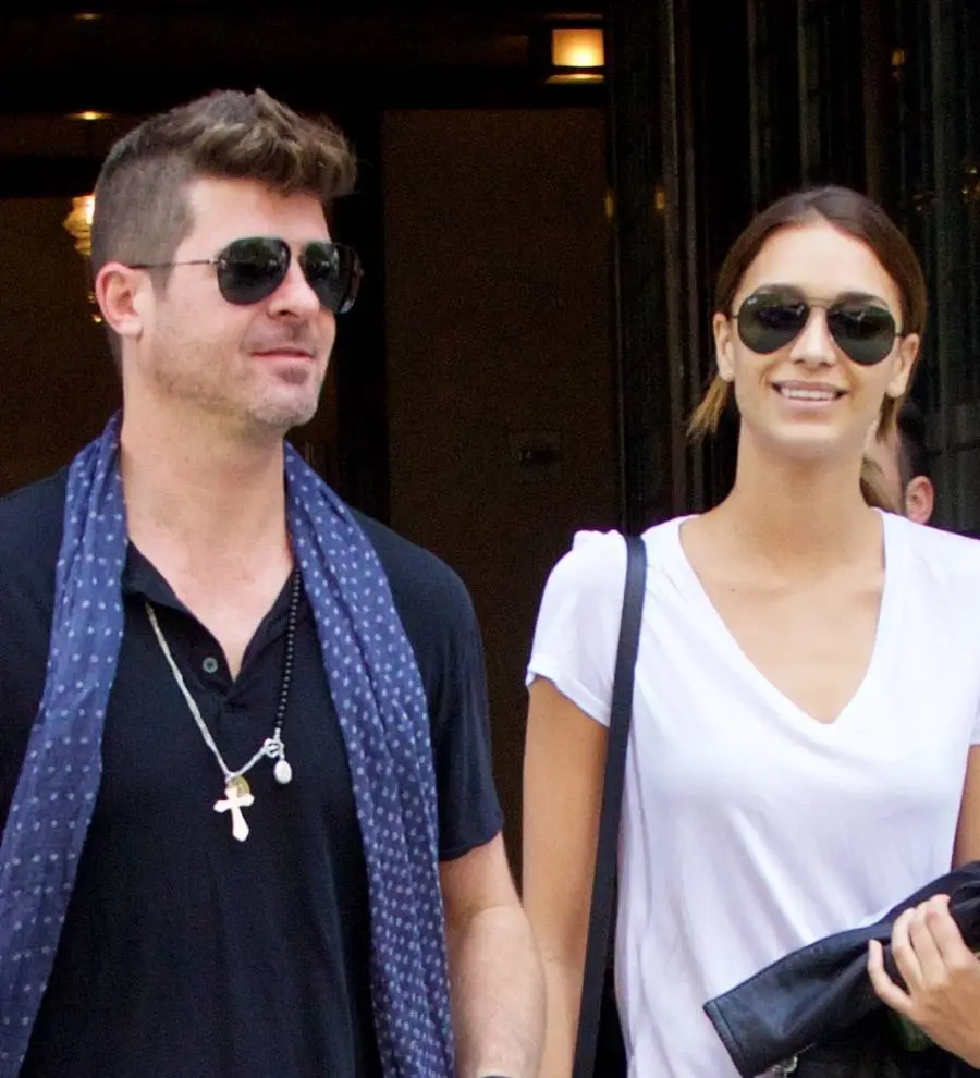 Robin Thicke's girlfriend pregnant