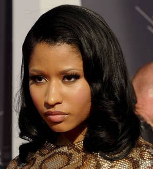 Nicki Minaj hands out personalised banknotes at MTV EMAs