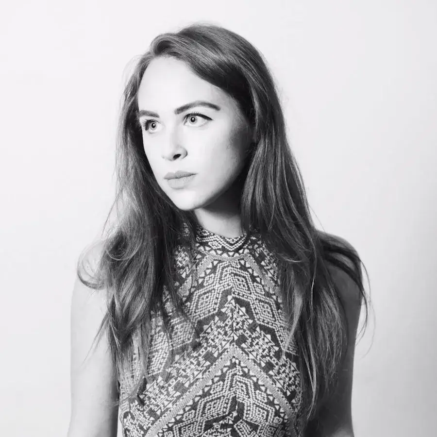 Vine Star Maris Jones Premieres Compilation Video of Holiday Vines Exclusively on YH!